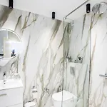 B&d Delux, New Къща за гости 4*