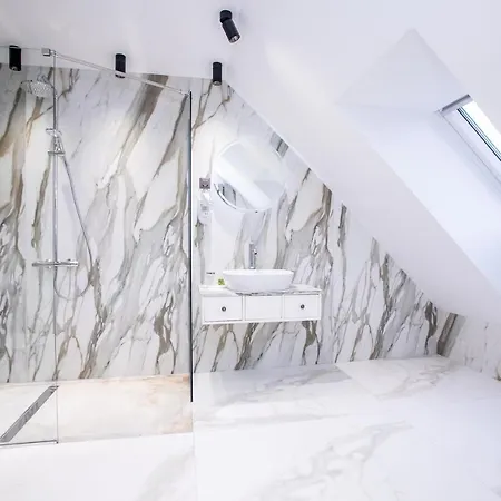 Gasthof B&d Delux, New Lowetsch