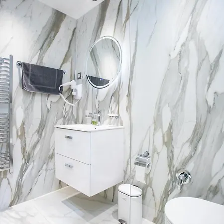 B&d Delux, New Konukevi