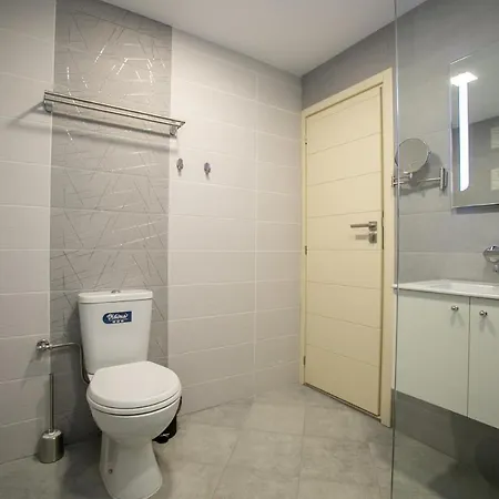 B&d Delux, New Konukevi