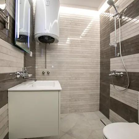 Konukevi B&d Delux, New