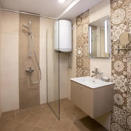 B&d Delux, New Guest house