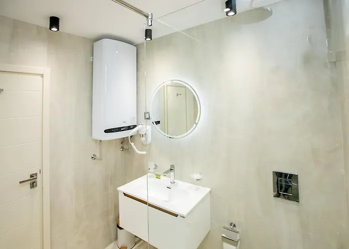 B&d Delux, New ゲストハウス