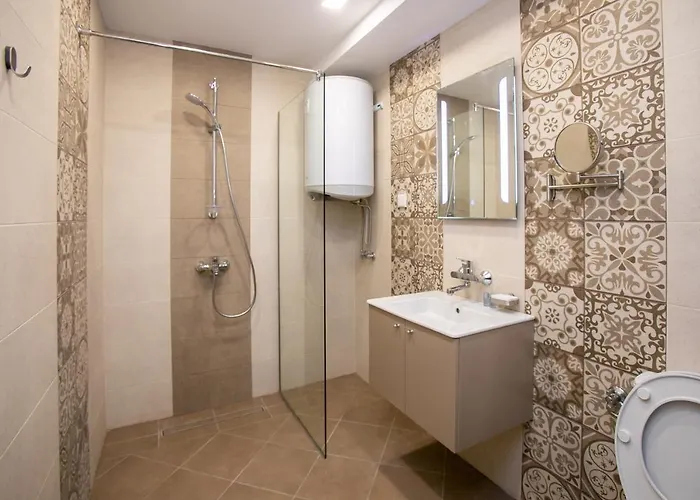 B&d Delux, New ゲストハウス